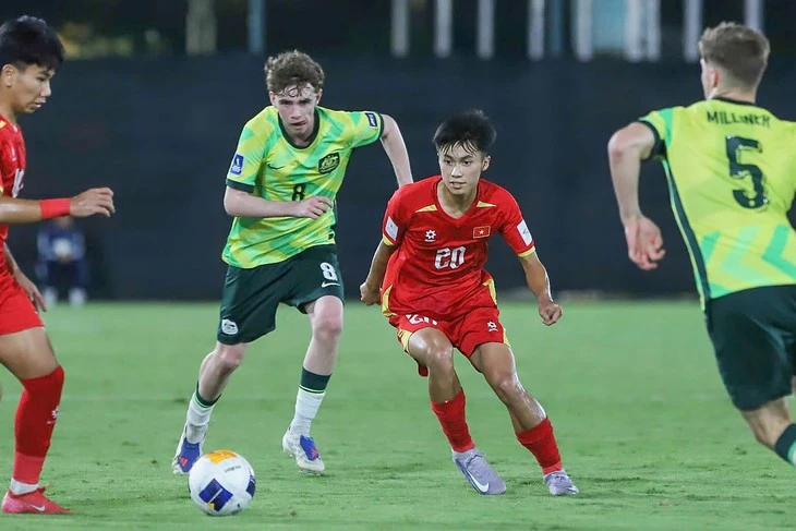 HLV Roland khen U17 Việt Nam: Chỉ 10 ngày tập đã tạo nên kỳ tích, rất đáng tự hào