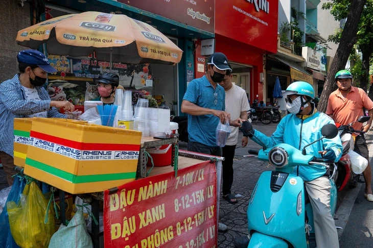 TP.HCM 'đổ lửa', thị trường giải nhiệt 'hốt bạc'