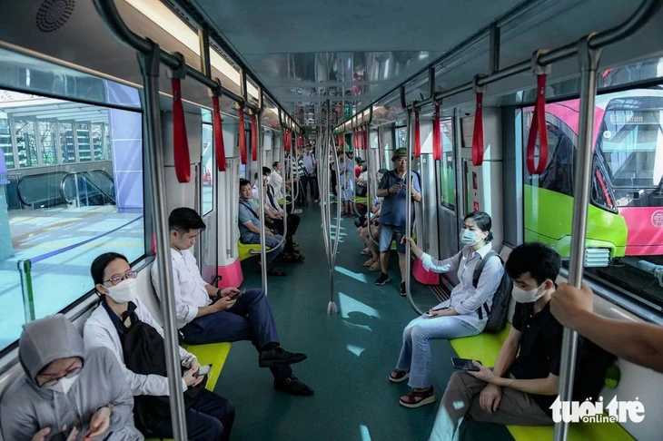 Dự kiến giá vé tàu điện, xe bus sẽ theo khung giờ