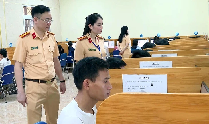 Lần đầu tiên Công an Thanh Hóa tổ chức sát hạch, cấp giấy phép lái xe
