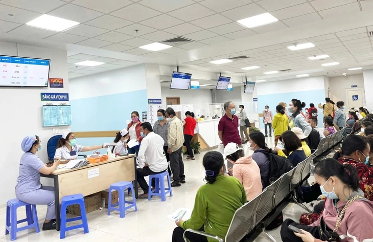 Khó đạt chuẩn quốc tế khi người bệnh còn phải tự mua thiết bị, vật tư y tế