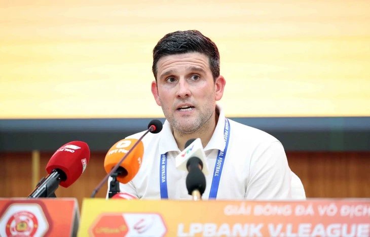 HLV Tây Ban Nha chưa vội nghĩ CLB Ninh Bình sẽ là nhà vô địch V-League