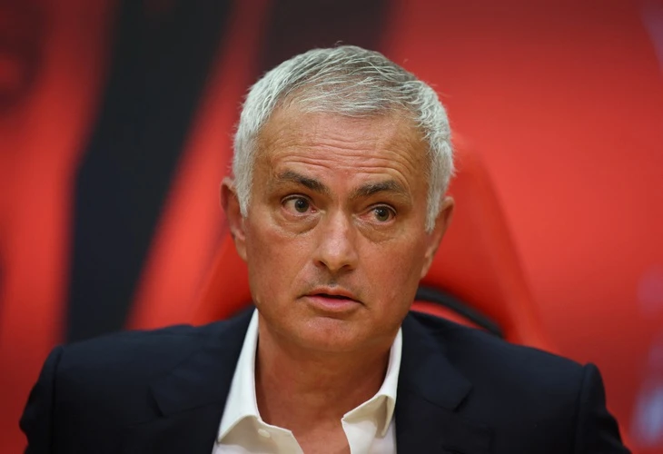 HLV Mourinho: Benfica là bến đỗ xứng tầm, Fenerbahce thì không