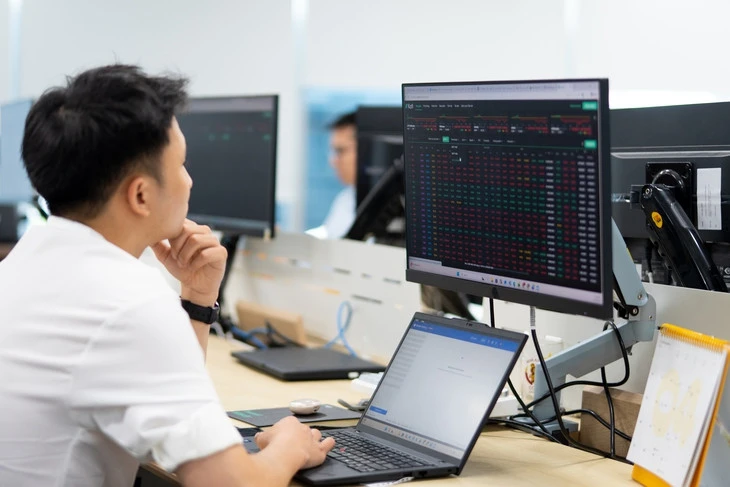 VN-Index mất gần 19 điểm, một cổ phiếu ngân hàng bất ngờ giảm sàn