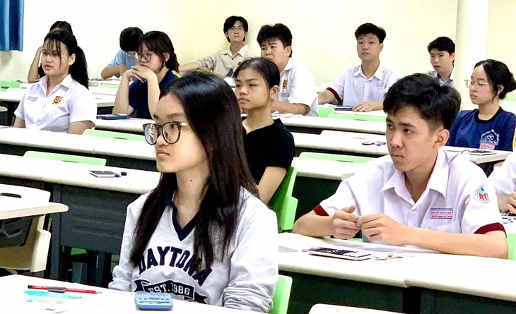 Giám thị mắc lỗi, hội đồng thi đánh giá năng lực xin lỗi thí sinh, không cộng điểm