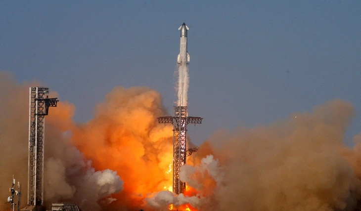 Tổng thống Mexico dọa kiện tỉ phú Elon Musk vì mảnh vỡ tàu vũ trụ của SpaceX