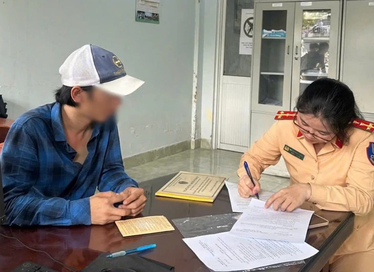 Tài xế xe tải lạng lách, đánh võng trên đường Phạm Văn Đồng bị phạt 45 triệu đồng