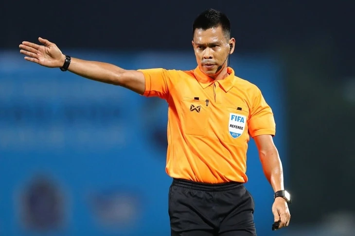 Ba trọng tài Thái Lan và Malaysia làm việc ở vòng 19 V-League 2024 - 2025