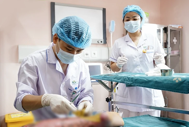 Tự làm thí nghiệm đốt cồn tại nhà, bé trai 12 tuổi bỏng nặng