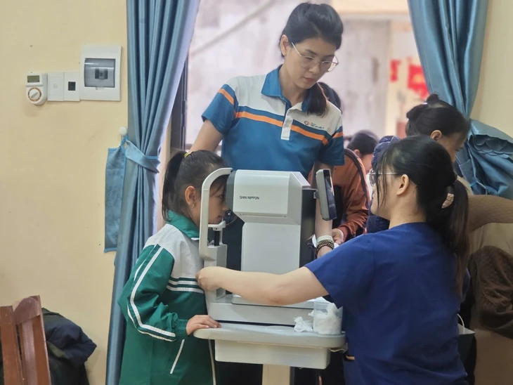 Vừa vào lớp 1 đã hơn nửa lớp cận thị, viễn thị, loạn thị