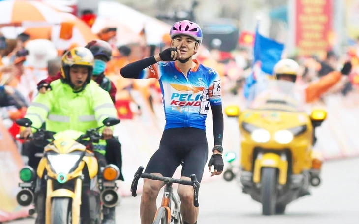 Loic Desriac giúp Dược Domesco Đồng Tháp thắng đồng đội tính giờ