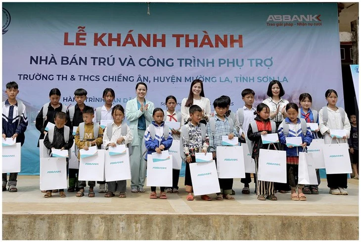 Khánh thành nhà bán trú và công trình phụ trợ cho trẻ em Sơn La