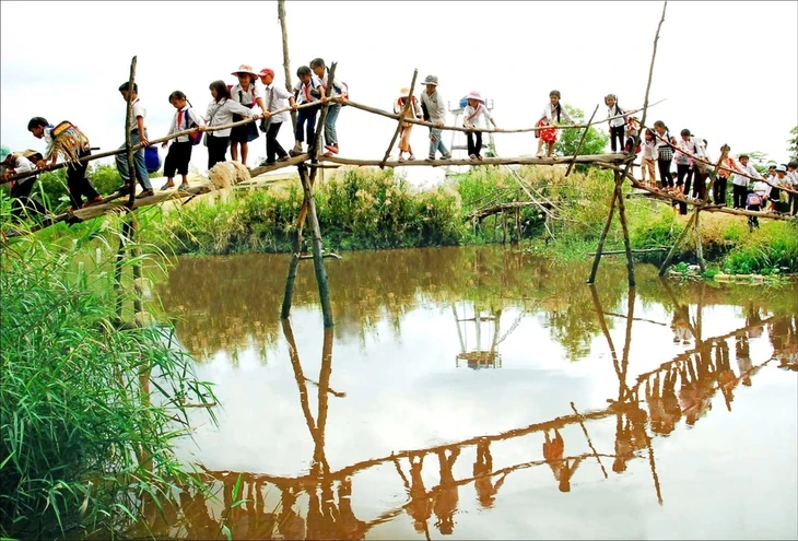 Những mùa tựu trường thương nhớ - Kỳ 6: Lắt lẻo chèo xuồng ba lá đến trường