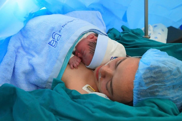 Người mẹ trẻ 'đặt cược' niềm tin để con được chào đời khỏe mạnh