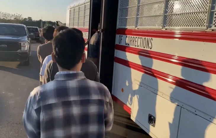 Ngoại trưởng Hàn Quốc phải sang Mỹ giải quyết vụ bắt giữ hàng trăm công nhân