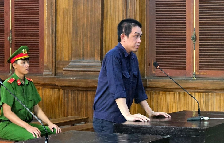 Tham ô lệ phí đăng ký xe, cựu cảnh sát giao thông huyện Hóc Môn lãnh 15 năm tù