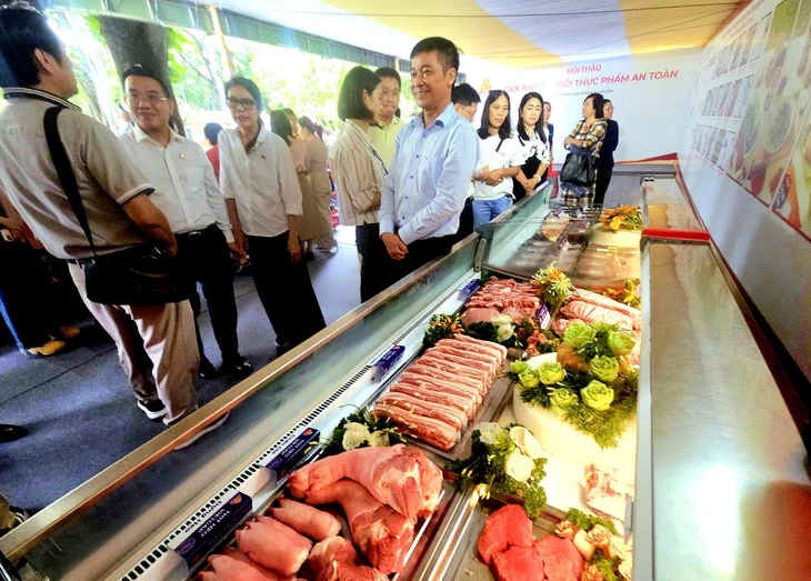 Với hơn 2,5 triệu học sinh, TP.HCM làm gì để suất ăn học đường được an toàn?