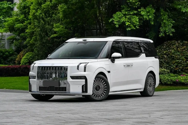 Xe điện Zeekr 009 nhận cọc ở Việt Nam: Giá dự kiến 4,2 tỉ, mạnh như siêu xe, chạy 740km/sạc