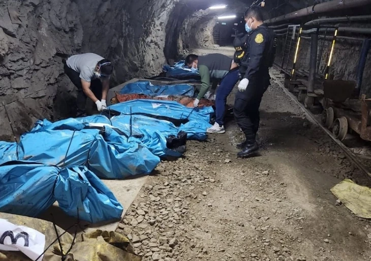 Peru: 13 nhân viên bảo vệ mỏ vàng bị bắt cóc và sát hại