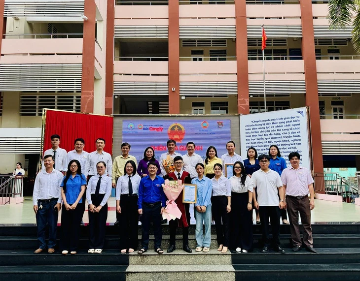 Gần 2.500 học sinh Thủ Đức dự phiên tòa giả định vụ án ma túy từ thuốc lá điện tử