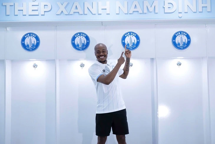 Nam Định chiêu mộ cầu thủ từng đấu với Man City, Real Madrid