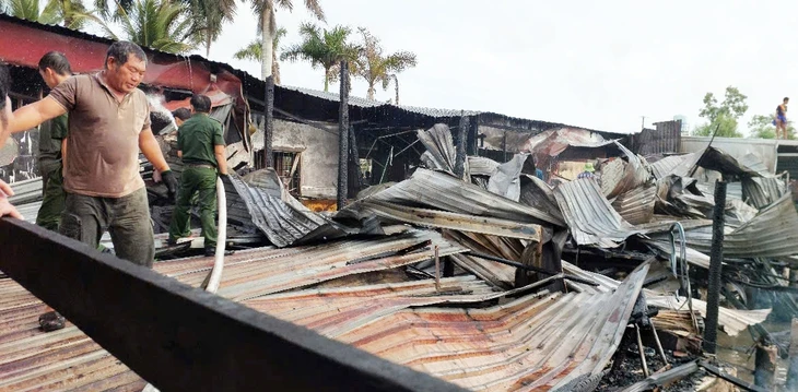Cháy cửa hàng xăng dầu Đất Mũi