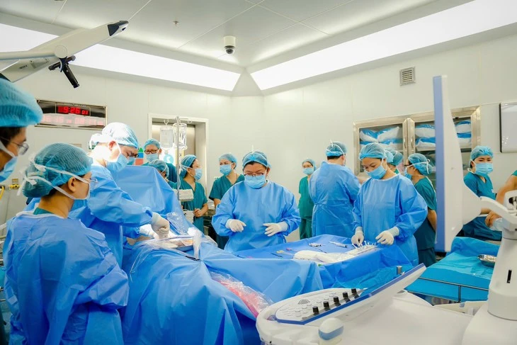 Tự hào bác sĩ Việt Nam thông tim bào thai thành công cho sản phụ Singapore