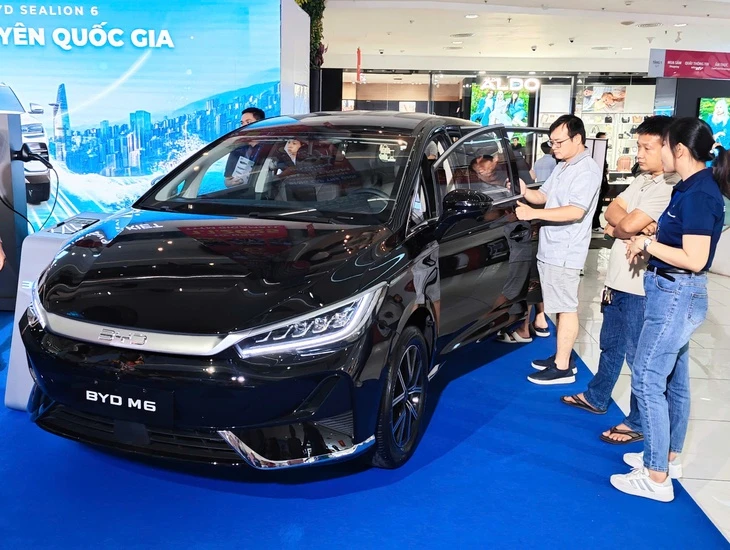 Grab cùng BYD thúc đẩy chuyển sang xe điện, cam kết thu nhập 25 triệu/tháng: Tài xế vẫn lo, vì sao?