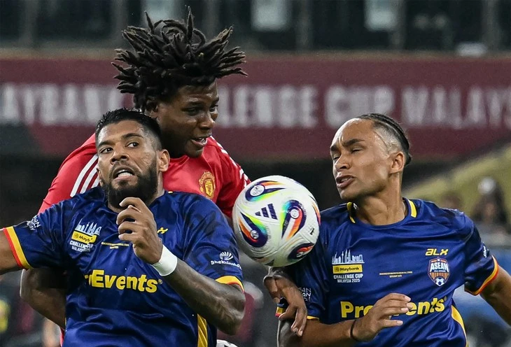 CĐV châu Âu 'mỉa mai' Man United khi thua đội Đông Nam Á