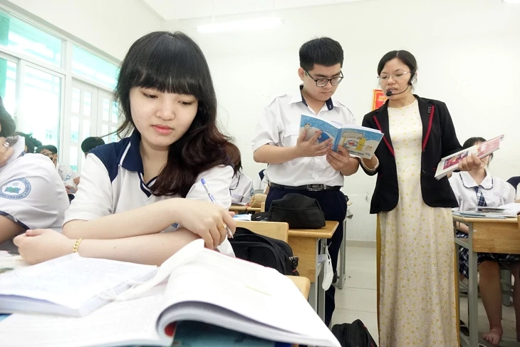 Thi tốt nghiệp THPT 2025 'rất đặc biệt' và nhiều điểm mới, chuẩn bị ra sao?
