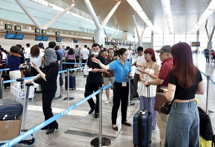 Năm hãng bay nội địa vào ga T3 Tân Sơn Nhất, khách đi nhầm ga sẽ được đổi vé