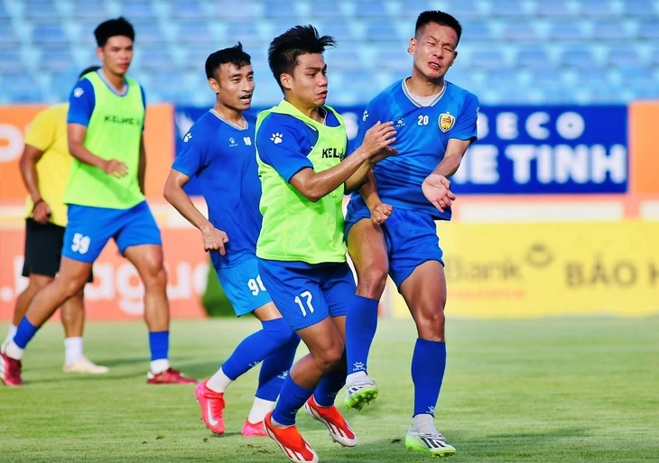 CLB Quảng Nam thất hẹn, V-League 'nín thở' chờ VFF