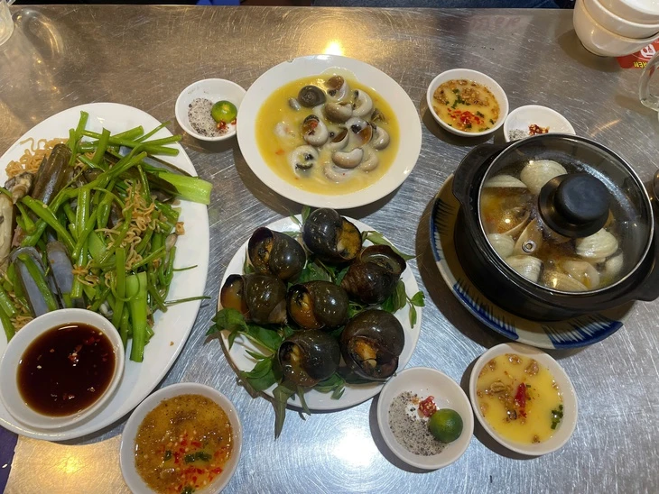 Thiếu vi chất gì khiến da khô, tóc mỏng dễ rụng, móng tay giòn dễ gãy?