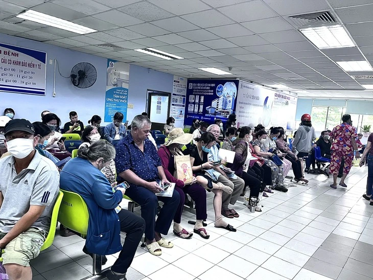 Sở Y tế TP.HCM: Kê đơn thuốc bệnh mạn tính 2-3 tháng 'không phải cấp phát tùy ý'