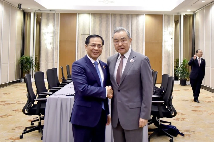 Bộ trưởng Bùi Thanh Sơn tiếp xúc song phương Bộ trưởng Ngoại giao Trung Quốc Vương Nghị