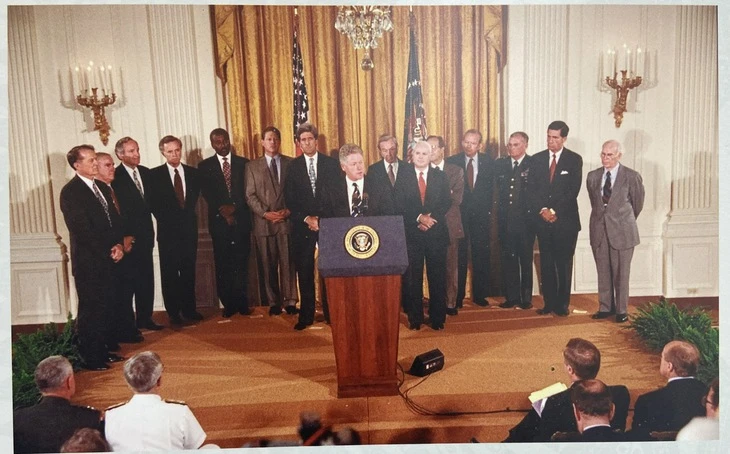 Xem lại thời khắc Tổng thống Bill Clinton tuyên bố bình thường hóa quan hệ với Việt Nam 30 năm trước