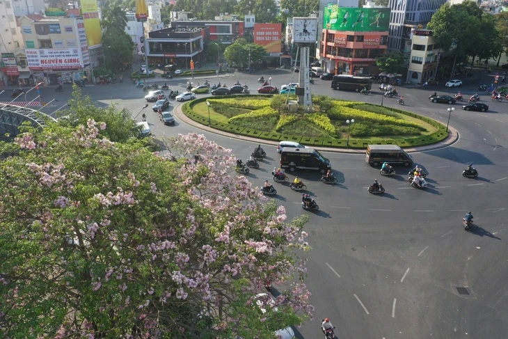 TP.HCM thay đổi cách chạy xe ở vòng xoay Điện Biên Phủ