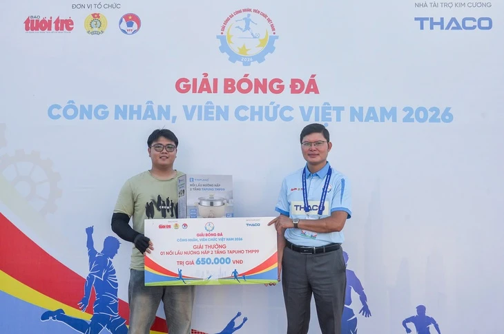 Nhận nồi lẩu từ TAPUHO, cậu thanh niên liền gửi cho mẹ ở quê