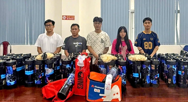 Công an TP.HCM bắt 5 người mua bán khí cười quy mô lớn