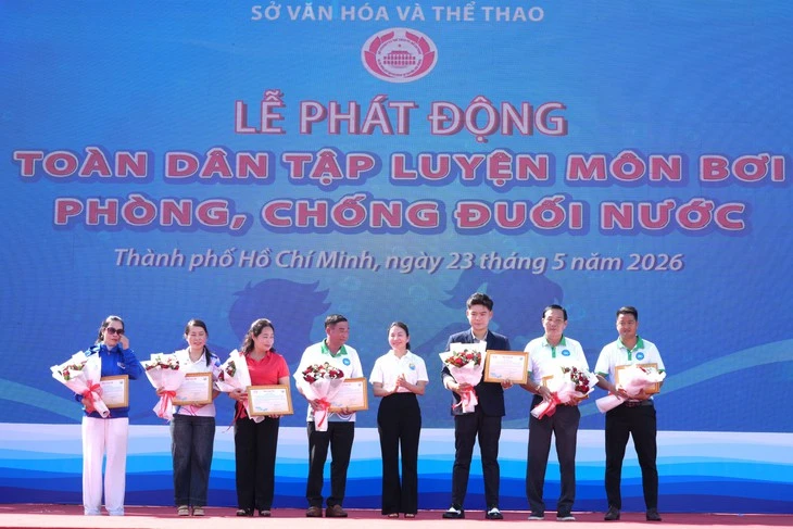 Hơn 1.000 người ở TP.HCM tham dự chương trình phòng, chống đuối nước