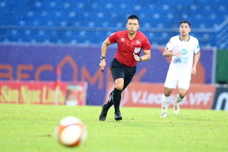 Trọng tài FIFA Hoàng Ngọc Hà cầm còi trận chung kết Giải bóng đá công nhân, viên chức