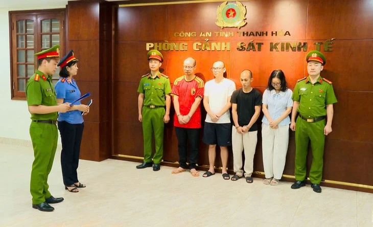 Khởi tố 4 bị can buôn lậu xe điện ba bánh số lượng lớn