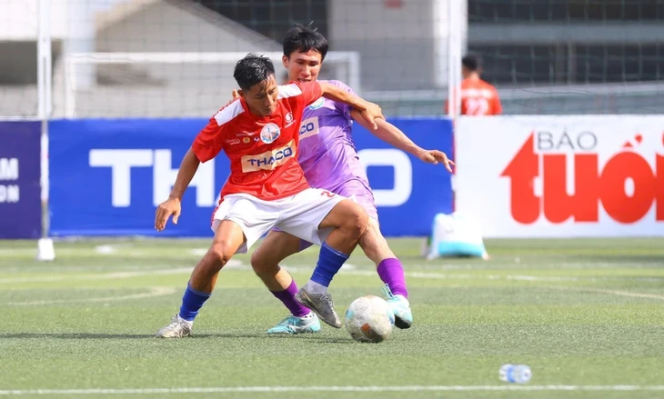 Á quân SAWACO thua sốc ngày mở màn