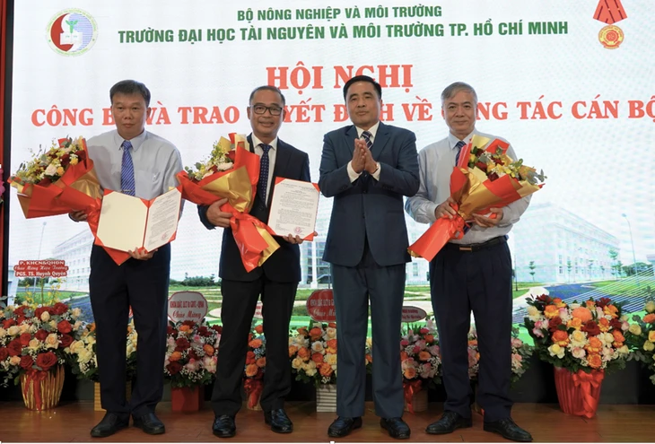 Bổ nhiệm Hiệu trưởng và Phó hiệu trưởng Trường đại học Tài nguyên và Môi trường TP.HCM