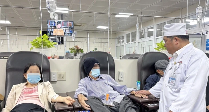 Thuốc ung thư - 'Tấm vé' sống đắt đỏ