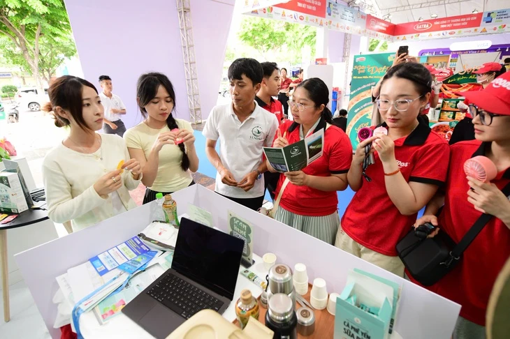 Đến Lễ hội không tiền mặt để thưởng thức cà phê yến, nghe tư vấn sử dụng điện