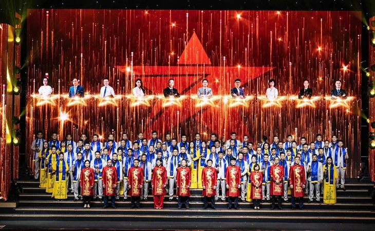 Giải thưởng Sao Đỏ vinh danh doanh nhân trẻ xuất sắc