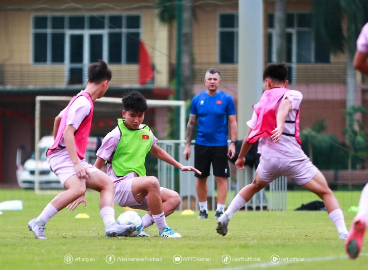 U17 Việt Nam thắng đội J-League 2