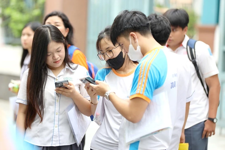 Năm học mới phụ huynh ở TP.HCM phải đóng những khoản thu nào?