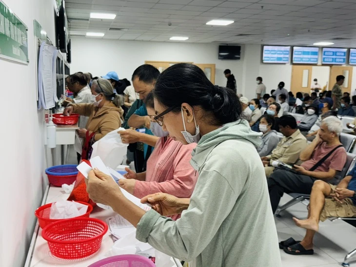 Hệ thống y tế TP.HCM hoạt động ra sao từ ngày 1-7?